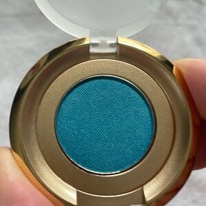 Eye shadow